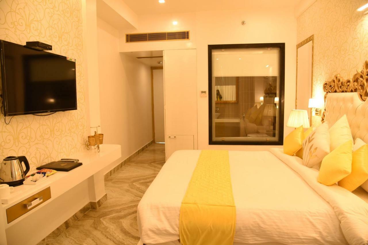 Hotel Heritage Inn At Assi Ghat Варанаси Екстериор снимка